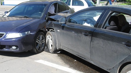 Инсульт за рулем: в Кстовском районе &laquo;Мерседес&raquo; протаранил автомобили на парковке