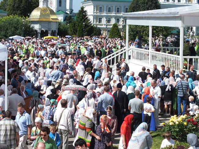Дивеевские торжества: тысячи паломников почтили память Серафима Саровского (ФОТО)   - фото 1