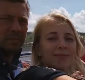Актер Андрей Мерзликин прокатился с женой на теплоходе в Нижнем Новгороде