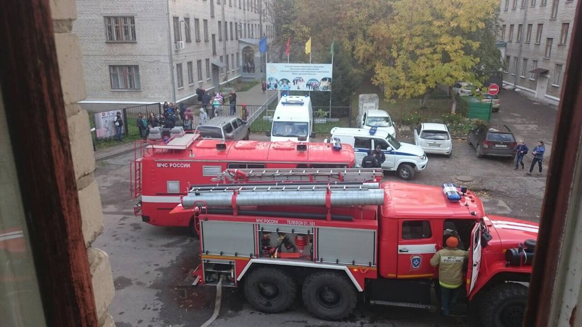В одной из школ Автозаводского района случился пожар в День учителя (ФОТО) - фото 1