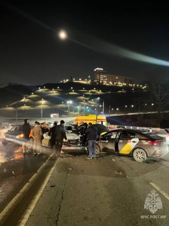  Водитель иномарки устроил жесткое ДТП с пострадавшими на Канавинском мосту - фото 3