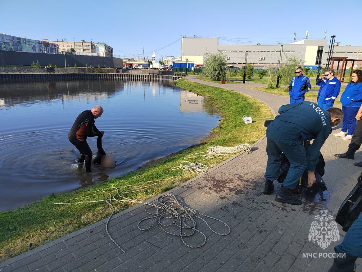 Труп 19-летнего юноши достали из озера на Бору - фото 2