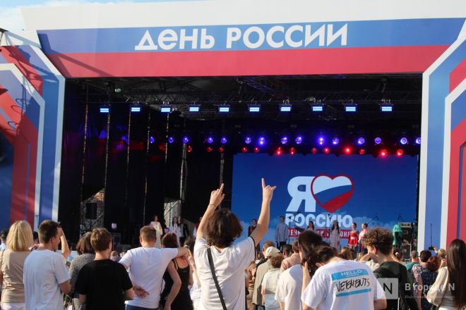 Певцов и Dabro выступили для нижегородцев в День России - фото 48