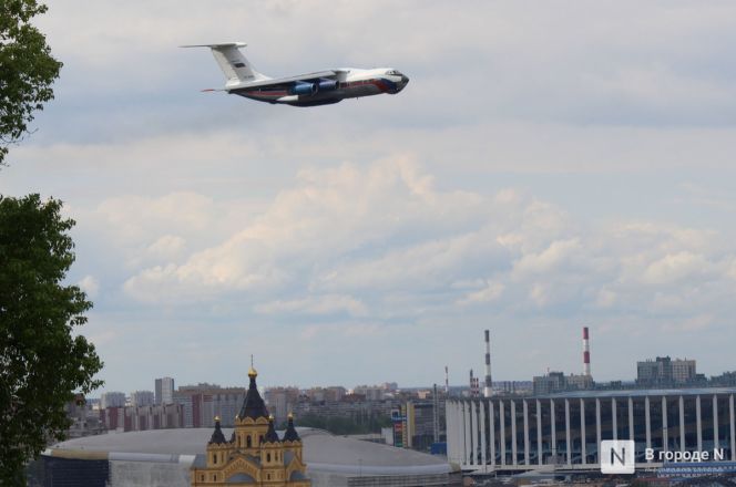 Фоторепортаж: парад в честь 80-й годовщины Победы прошел в Нижнем Новгороде - фото 54