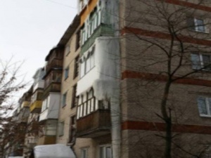 Опасную сосульку высотой в пять этажей в Дзержинске ликвидировали по требованию ГЖИ