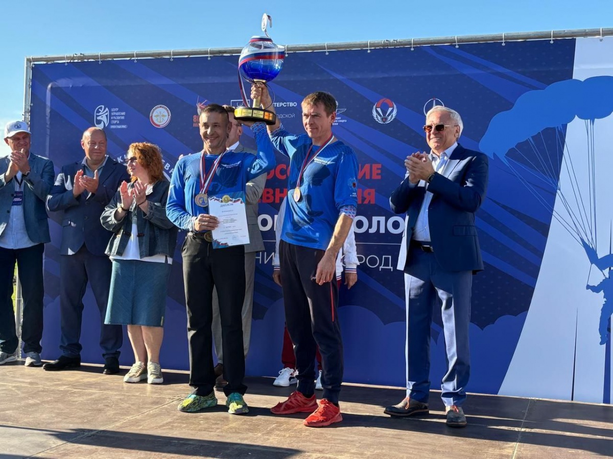 Спикер ЗСНО Люлин посетил закрытие соревнований по парашютному спорту - фото 1