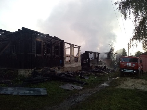 Три дома сгорели в Арзамасском районе - фото 2