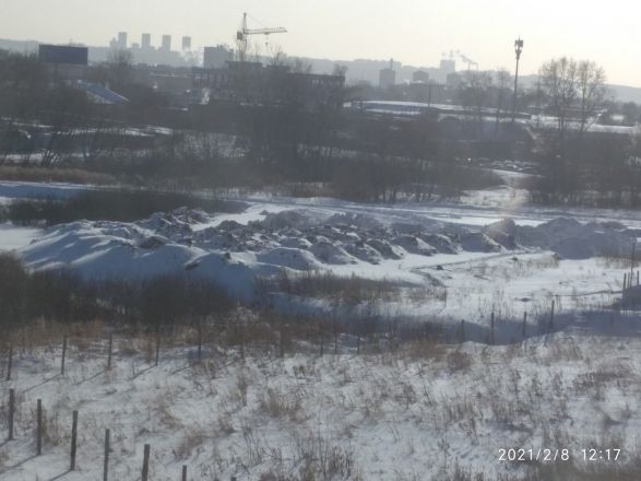 Нижегородцы жалуются на самовольное складирование снега на улице Украинской - фото 5