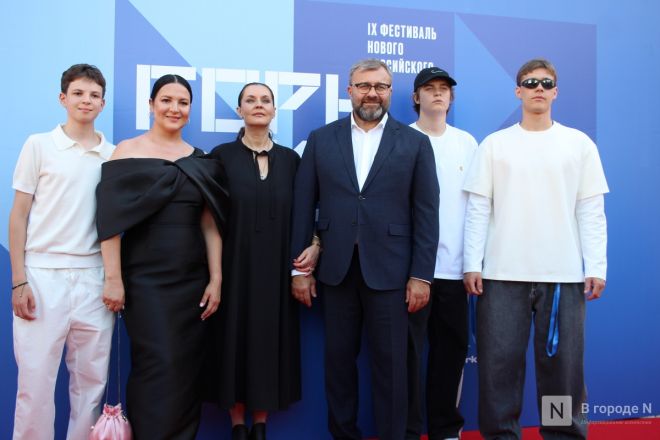 Знаменитости здесь: фоторепортаж с открытия &laquo;Горький fest&raquo; в Нижнем Новгороде - фото 8