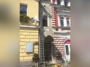 Неизвестные разрушили часть памятника архитектуры на Рождественской