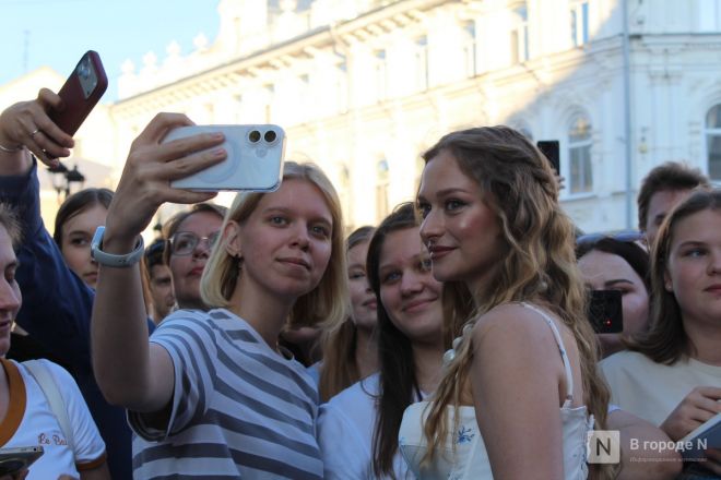 Фоторепортаж: знаменитости на открытии «Горький fest» в Нижнем Новгороде - фото 131