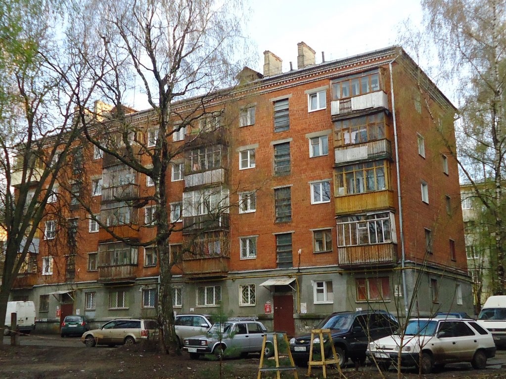 Квартиры пятиэтажки в центре Нижнего Новгорода затапливает из-за протекающей крыши - фото 1