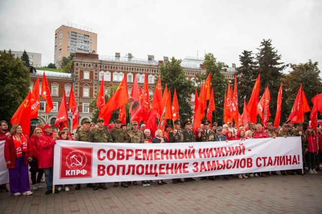 Коммунисты провели акцию ради памятника Сталину в Нижнем Новгороде - фото 3