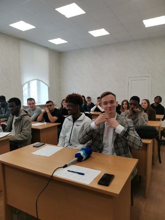 Открытый диалог между иностранными и российскими студентами прошел в обновленной аудитории НГТУ - фото 3