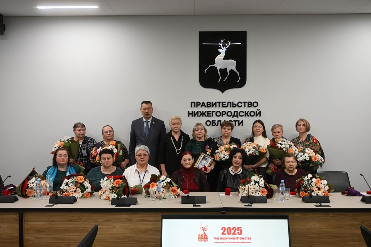 13 матерей погибших на СВО нижегородцев награждены почетным знаком «Признание» - фото 1