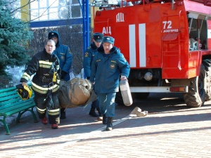Нижегородские пожарные эвакуировали 25 человек из горящего дома в Ленинском районе