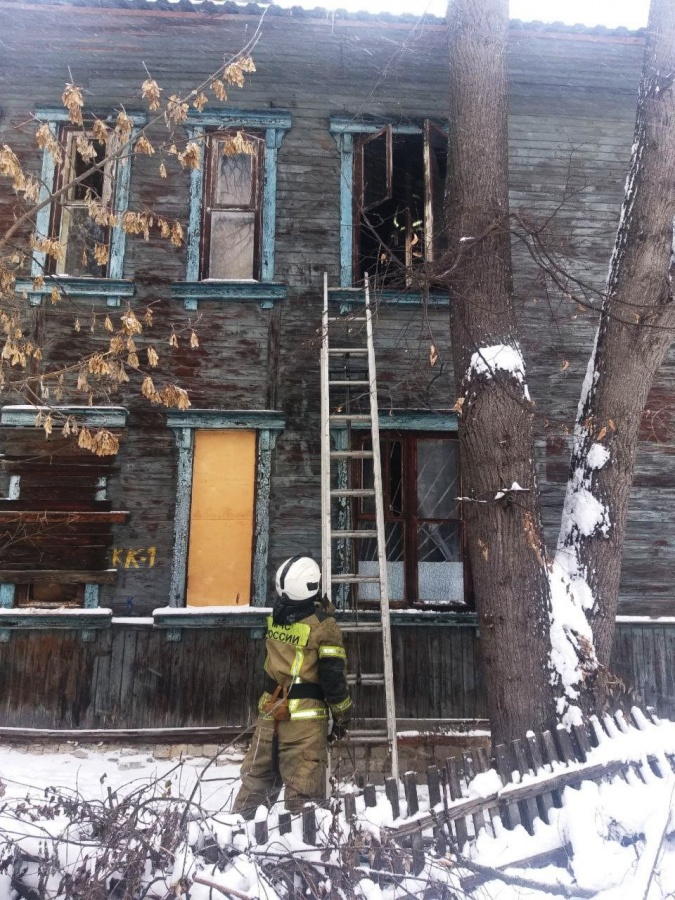 15 человек эвакуировали из-за пожара в доме по улице Усиевича - фото 2