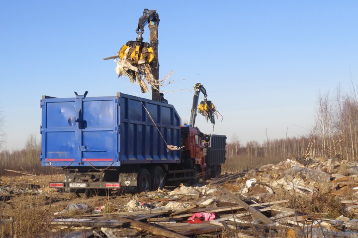 20 грузовиков потребуется для расчистки свалки у Петряевки - фото 1