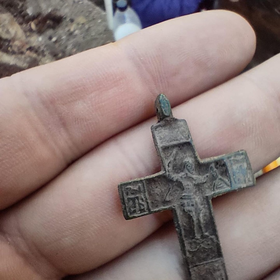 Крест с изображением святого найден во рву Арзамасской крепости - фото 1
