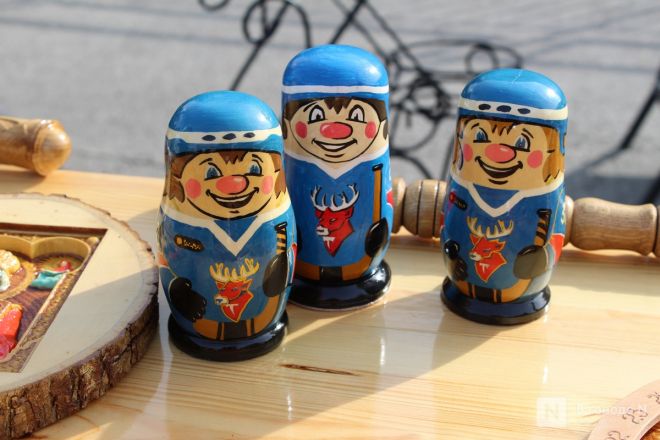 Танк-мангал и деревянные иконы: фоторепортаж с новой выставки от заключенных в Нижнем Новгороде - фото 54