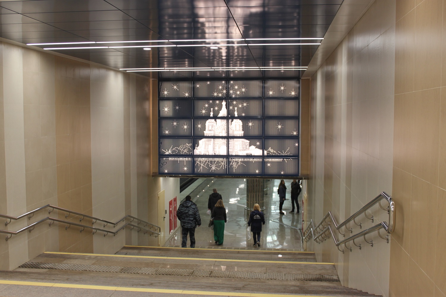 Станция метро &laquo;Стрелка&raquo; открылась и проработает в тестовом режиме неделю (ФОТО) - фото 2