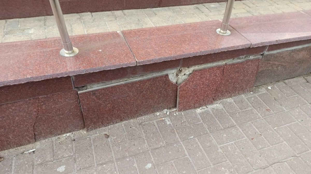 Дефекты в сквере у Зачатьевской башни устранит администрация Нижегородского района - фото 1