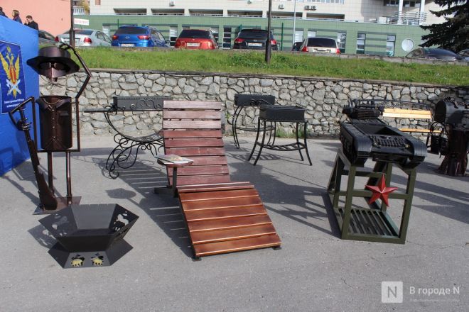 Танк-мангал и деревянные иконы: фоторепортаж с новой выставки от заключенных в Нижнем Новгороде - фото 97