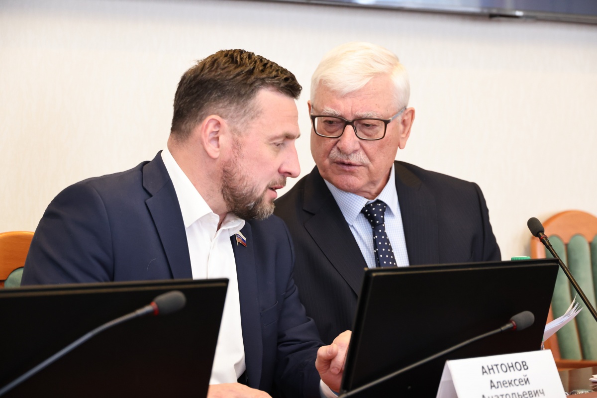 Евгений Люлин назвал Общественный совет уникальной площадкой, где рождаются решения, основанные на реальных потребностях людей - фото 1