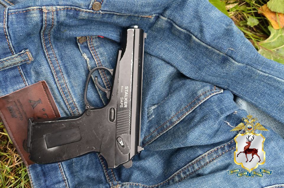 Грабитель с пистолетом напал на водителя автобуса в Нижнем Новгороде - фото 1