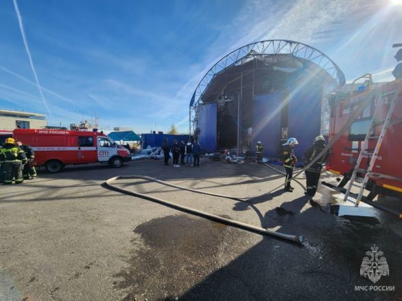 Мощный пожар произошел в яхт-клубе в Нижнем Новгороде - фото 4