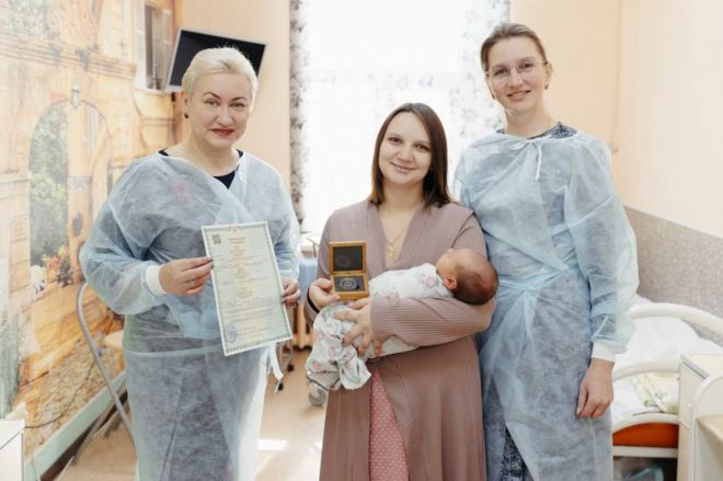 Нижегородкам начали выдавать свидетельства о рождении детей в роддомах - фото 1