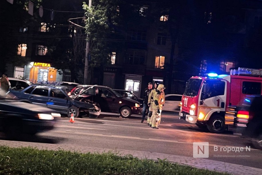 Две машины столкнулись на улице Студенческой в Советском районе - фото 1