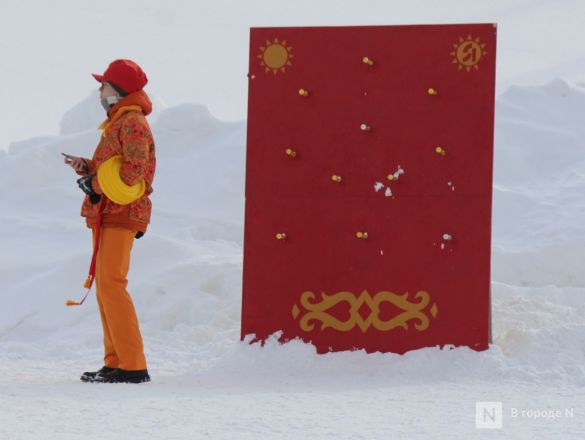 С блинами и в сугробах: как прошла Масленица в Нижнем Новгороде — фоторепортаж - фото 51