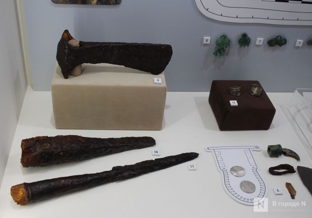 Монеты, украшения и боевые топоры: фоторепортаж с выставки археологических находок в Нижнем Новгороде - фото 62
