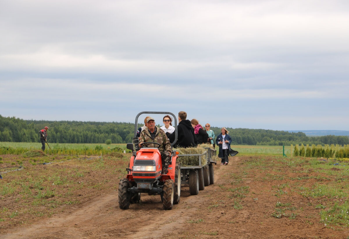 Нижегородские бизнесмены познакомились с питомником декоративных растений - фото 1