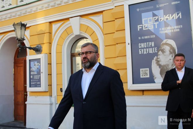 Знаменитости здесь: фоторепортаж с открытия &laquo;Горький fest&raquo; в Нижнем Новгороде - фото 6