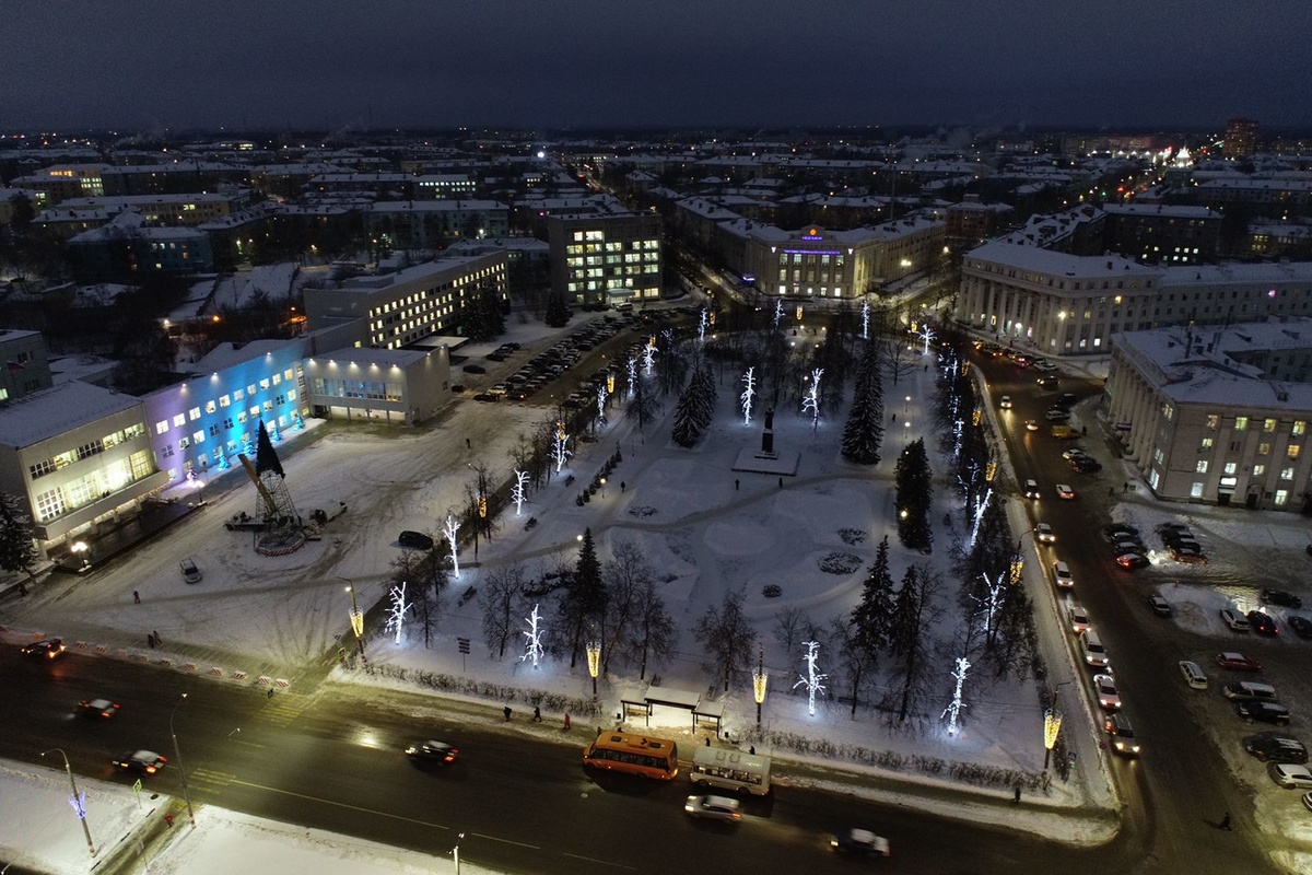 Праздничная иллюминация зажглась на центральной площади Дзержинска - фото 1