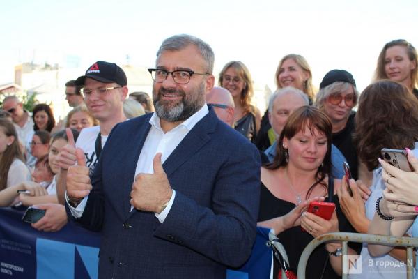 Знаменитости здесь: фоторепортаж с открытия &laquo;Горький fest&raquo; в Нижнем Новгороде