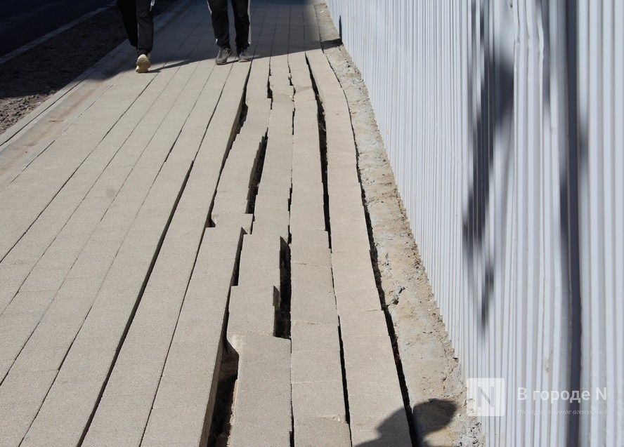 Опасную брусчатку на Верхне-Волжской набережной переложат после реконструкции кафе - фото 1