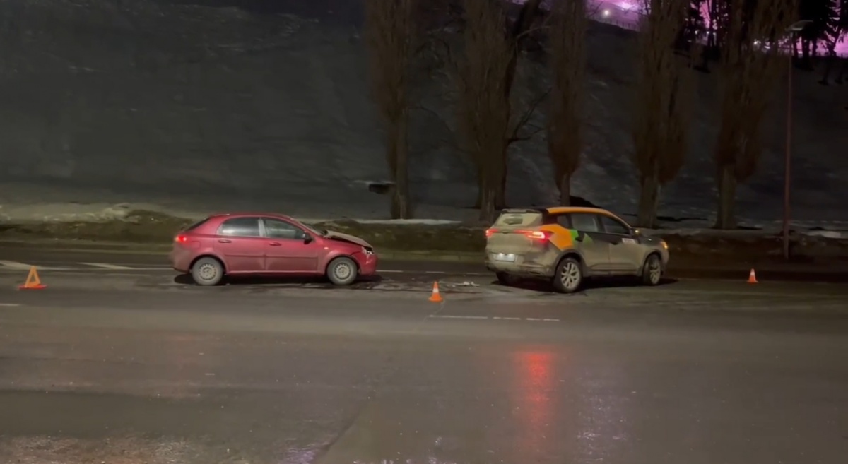 Пятилетний ребенок пострадал в ДТП на набережной в Нижнем Новгороде - фото 1