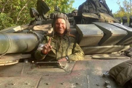 Спасший сослуживцев танкист из Дзержинска долечивается после ранения