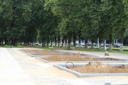 Благоустройство площади у Автозаводского универмага выполнено на 90%