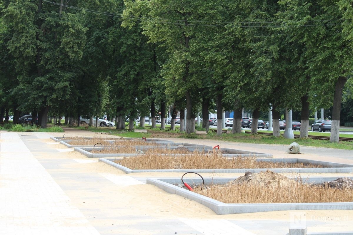 Благоустройство площади у Автозаводского универмага выполнено на 90% - фото 1