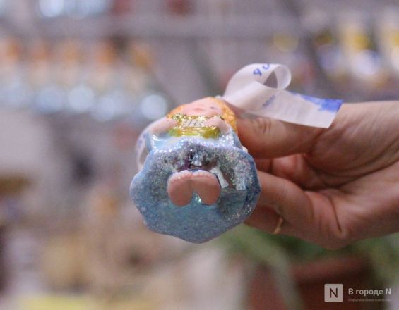 Волшебство из стекла: фоторепортаж с фабрики елочных игрушек в Нижнем Новгороде - фото 110