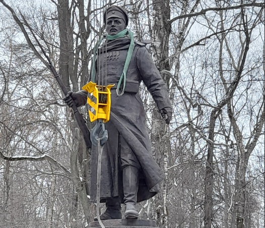 Памятник воинам Первой мировой войны монтируют в нижегородском парке Кулибина - фото 1