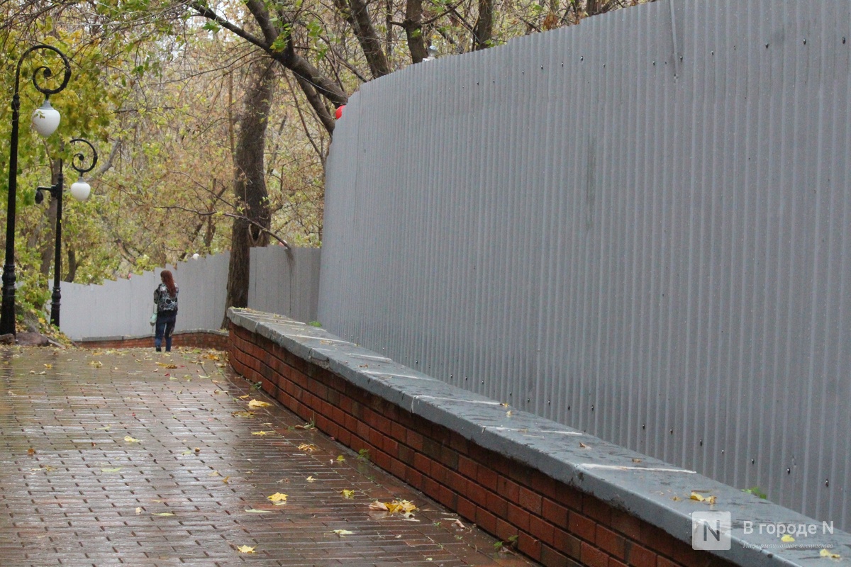 Сорванные сроки и тонна грязи: фоторепортаж со стройки террасного парка в Почаинском овраге - фото 6