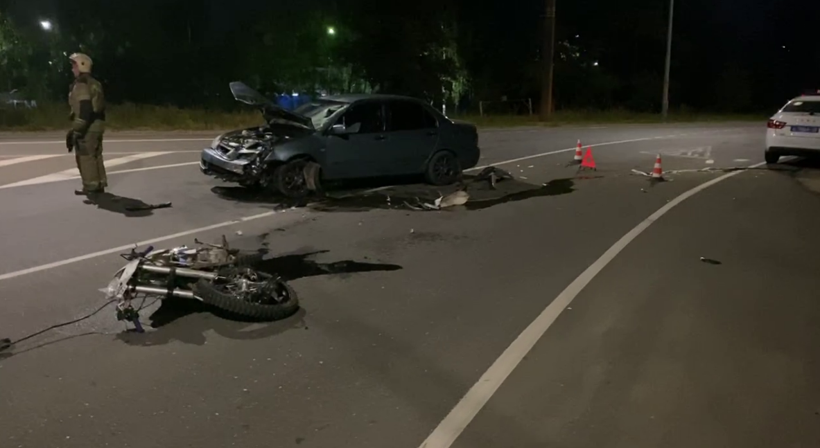 Два человека пострадали в ДТП с мотоциклом в Дзержинске - фото 1