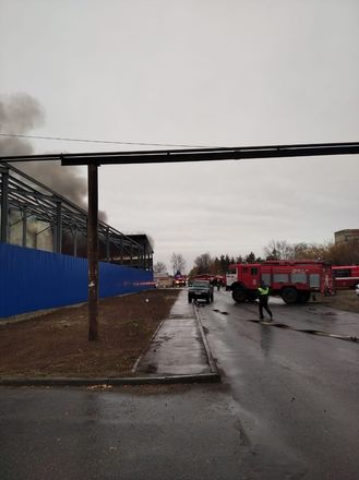 Пожарный поезд задействуют для тушения склада на Федосеенко - фото 6