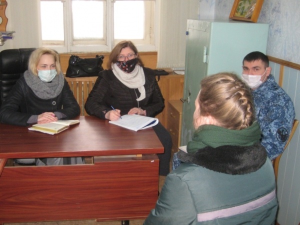 Уполномоченный по правам человека в Нижегородской области проверила СИЗО после жалоб на избиения - фото 1