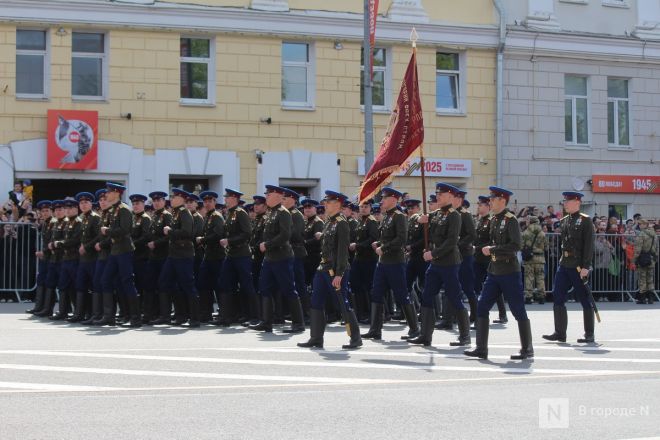 Фоторепортаж: парад в честь 80-й годовщины Победы прошел в Нижнем Новгороде - фото 208